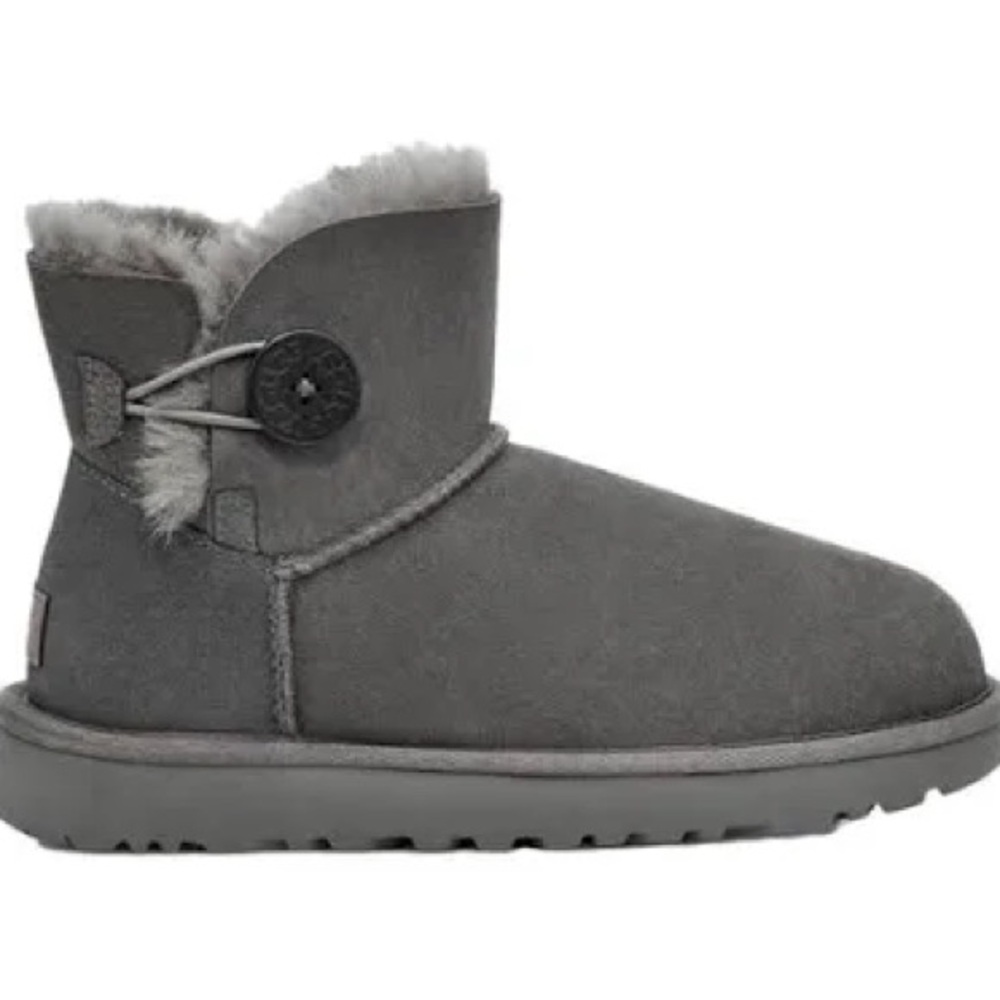UGG Mini Bailey Button ll Shearling Short Boots Women’s 7